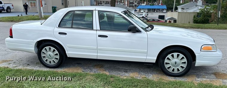 image for item EJ6388 2010 Ford  Crown Victoria Police Interceptor 