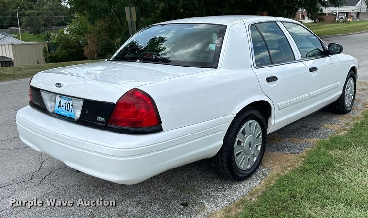 image for item EJ6388 2010 Ford  Crown Victoria Police Interceptor 