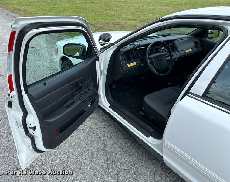 image for item EJ6388 2010 Ford  Crown Victoria Police Interceptor 