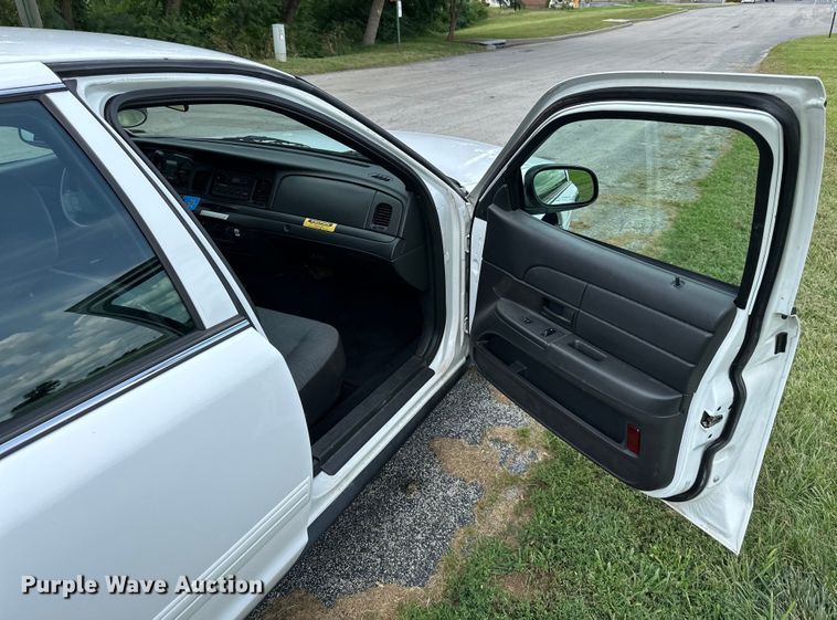 image for item EJ6388 2010 Ford  Crown Victoria Police Interceptor 