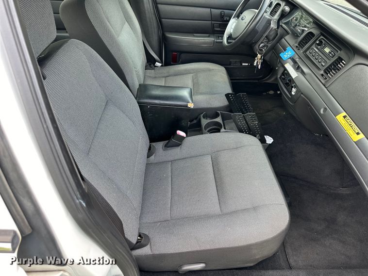 image for item EJ6388 2010 Ford  Crown Victoria Police Interceptor 