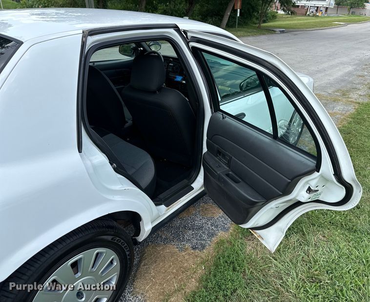 image for item EJ6388 2010 Ford  Crown Victoria Police Interceptor 