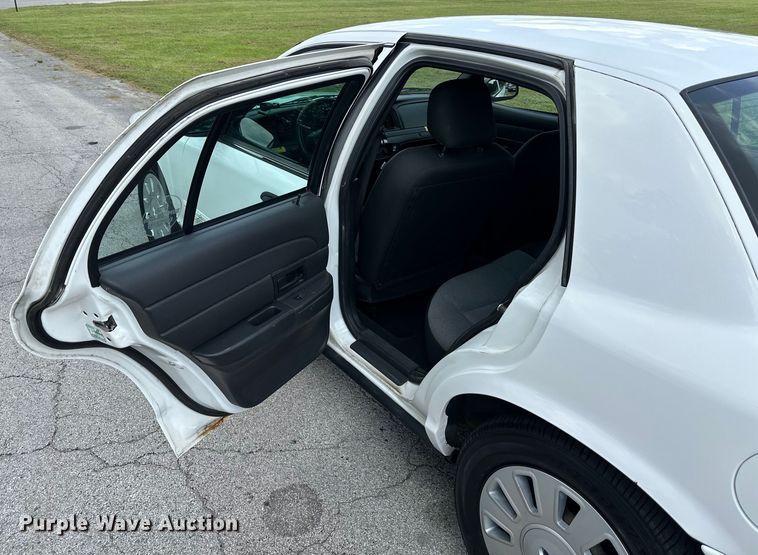 image for item EJ6388 2010 Ford  Crown Victoria Police Interceptor 