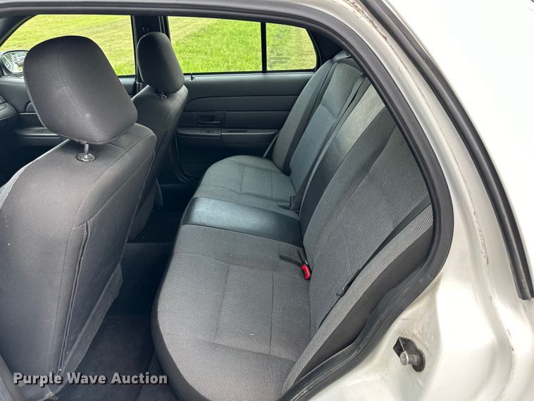 image for item EJ6388 2010 Ford  Crown Victoria Police Interceptor 