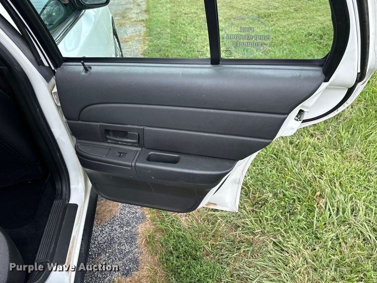 image for item EJ6388 2010 Ford  Crown Victoria Police Interceptor 