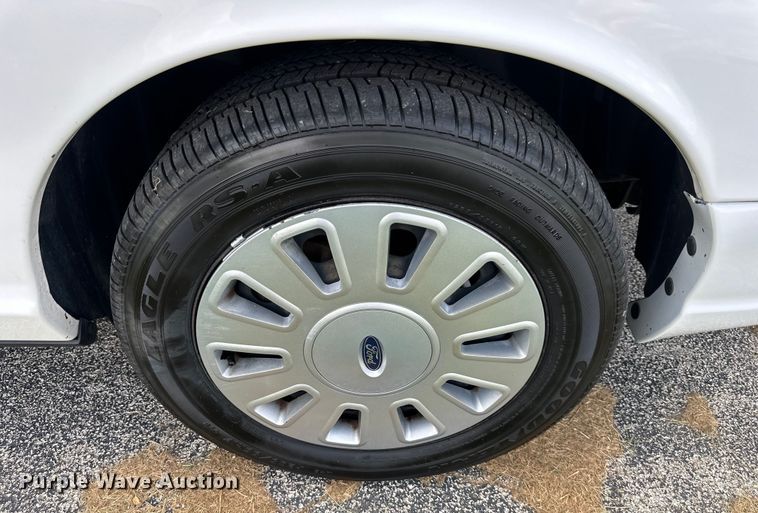 image for item EJ6388 2010 Ford  Crown Victoria Police Interceptor 