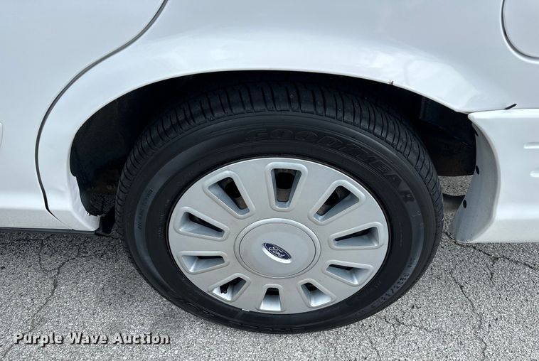 image for item EJ6388 2010 Ford  Crown Victoria Police Interceptor 