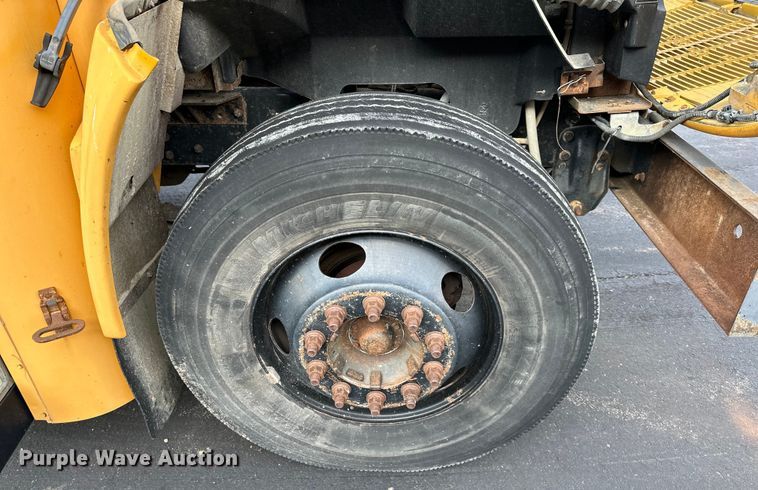 image for item EJ7080 2001 Bluebird  B7  school bus