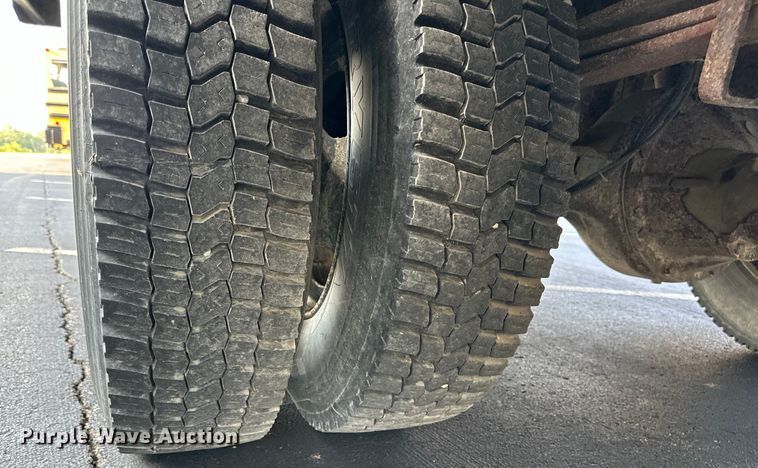 image for item EJ7080 2001 Bluebird  B7  school bus