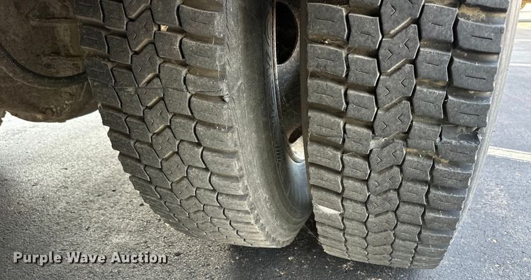 image for item EJ7080 2001 Bluebird  B7  school bus