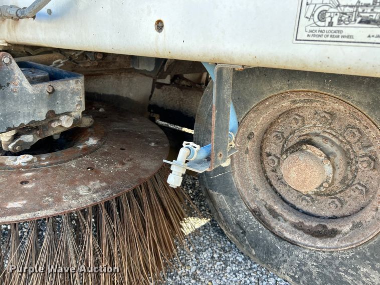 image for item EK4903 2004 Johnson  MX450 street sweeper