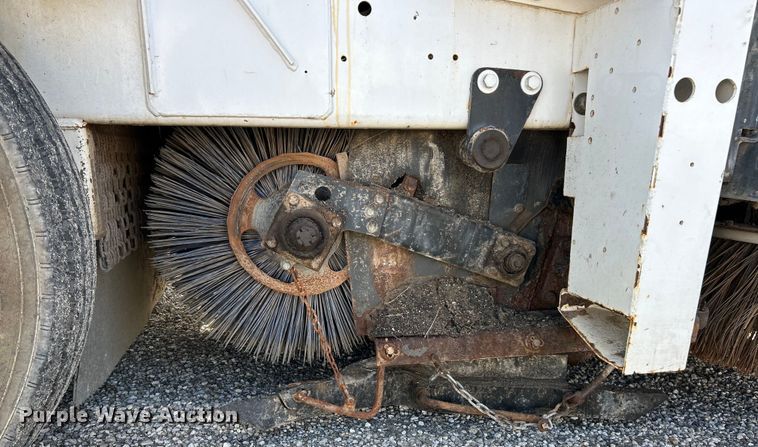 image for item EK4903 2004 Johnson  MX450 street sweeper