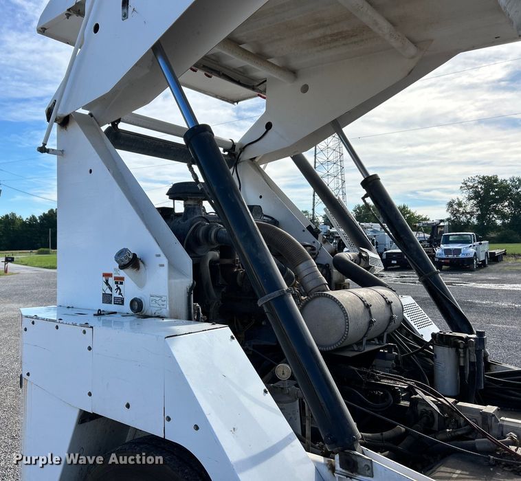 image for item EK4903 2004 Johnson  MX450 street sweeper