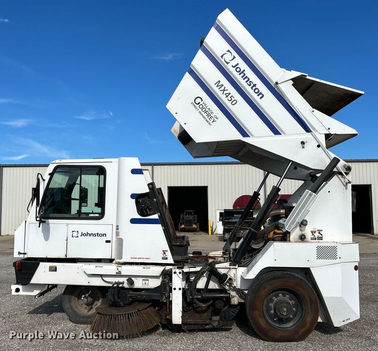 image for item EK4903 2004 Johnson  MX450 street sweeper