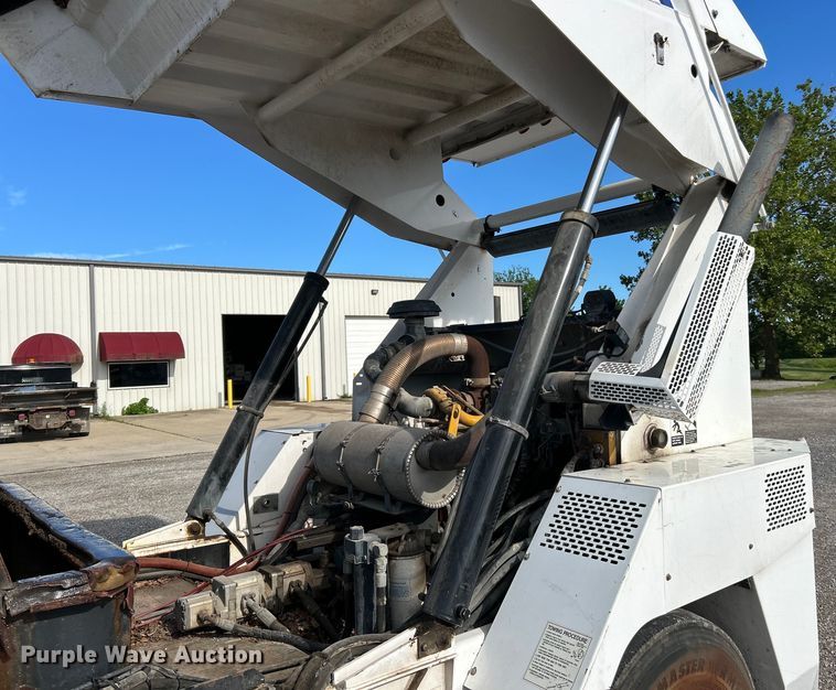 image for item EK4903 2004 Johnson  MX450 street sweeper