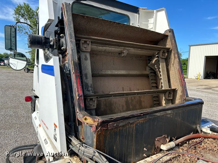 image for item EK4903 2004 Johnson  MX450 street sweeper