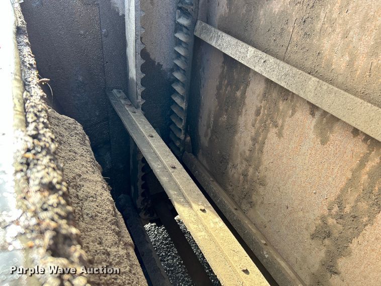 image for item EK4903 2004 Johnson  MX450 street sweeper