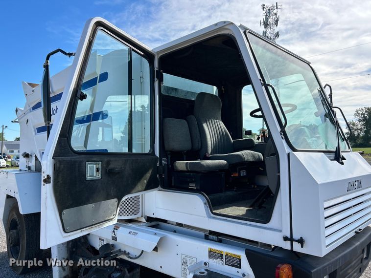 image for item EK4903 2004 Johnson  MX450 street sweeper