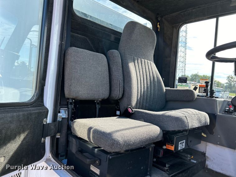 image for item EK4903 2004 Johnson  MX450 street sweeper