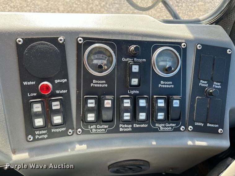 image for item EK4903 2004 Johnson  MX450 street sweeper