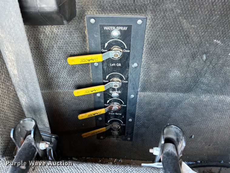 image for item EK4903 2004 Johnson  MX450 street sweeper