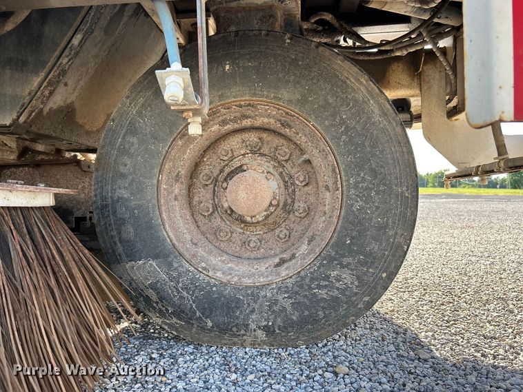 image for item EK4903 2004 Johnson  MX450 street sweeper