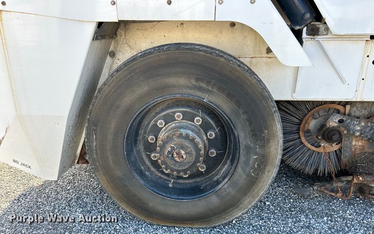 image for item EK4903 2004 Johnson  MX450 street sweeper