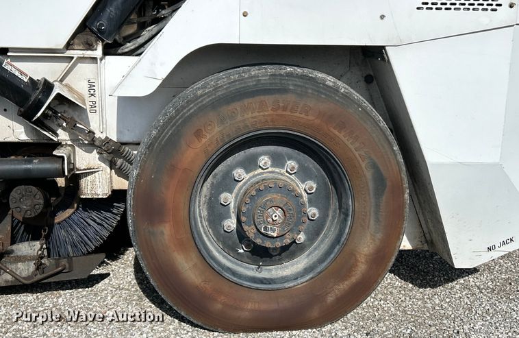 image for item EK4903 2004 Johnson  MX450 street sweeper