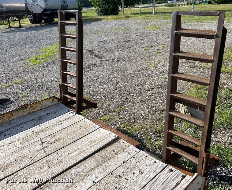 image for item EK4904 1997 Cronkhite 2300WA equipment trailer