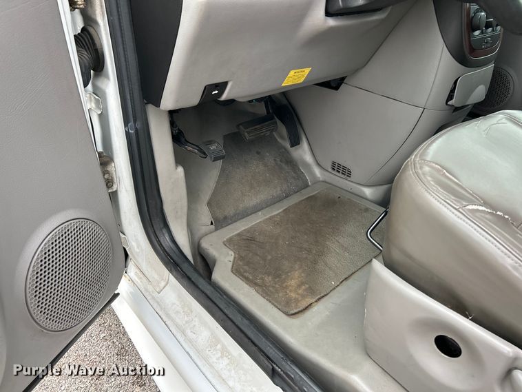 image for item EK4906 2006 Chevrolet  Uplander  handicap accessible van