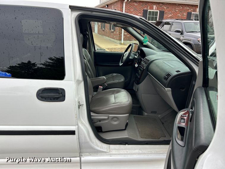 image for item EK4906 2006 Chevrolet  Uplander  handicap accessible van