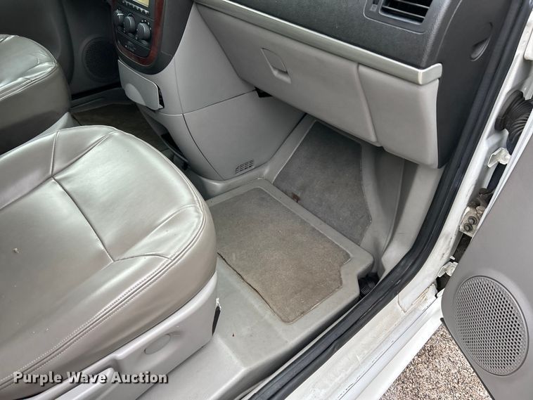 image for item EK4906 2006 Chevrolet  Uplander  handicap accessible van