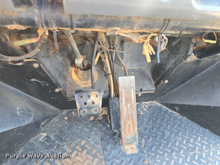 image for item EK6211 2002 Kawasaki  Mule 3020 utility vehicle