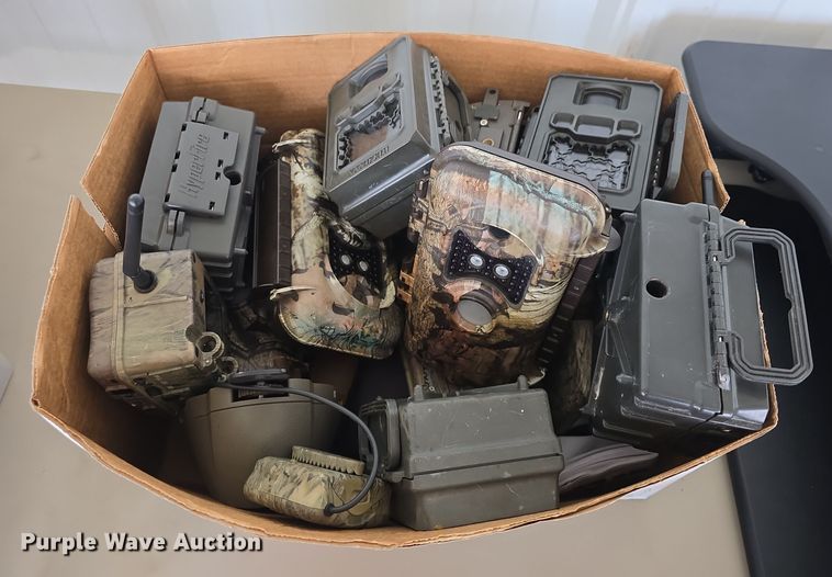 image for item EK6221 (11) game trail cameras