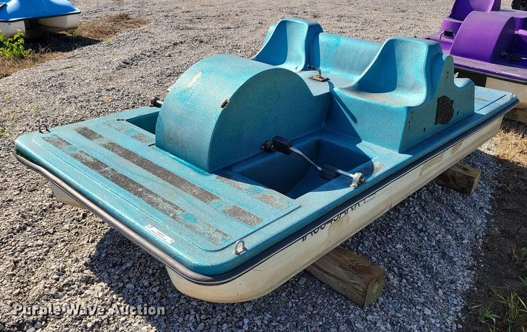 image for item KA9918 1998 Paddle Wheeler paddle boat