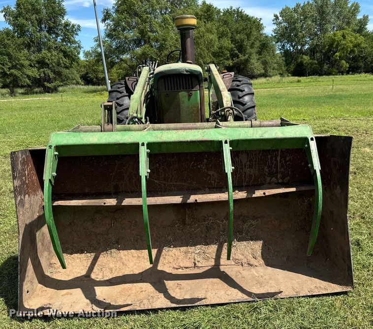 image for item MU9951 1962 John Deere  4010 tractor