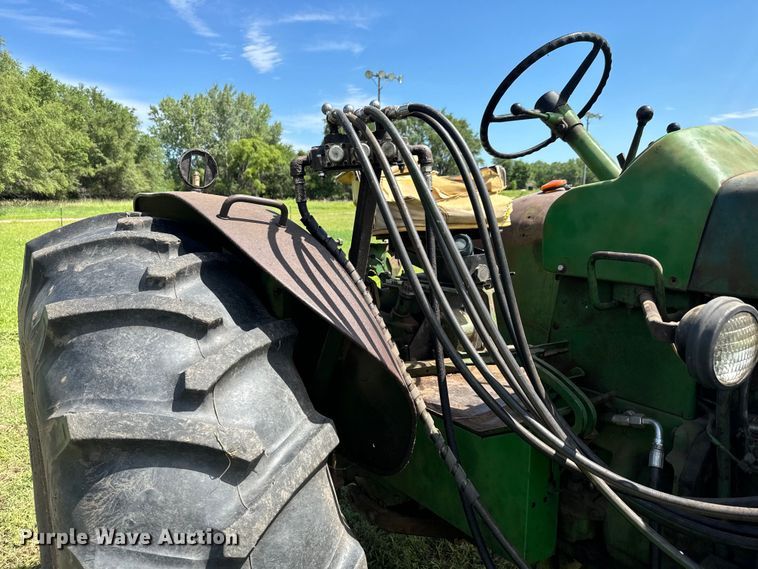 image for item MU9951 1962 John Deere  4010 tractor