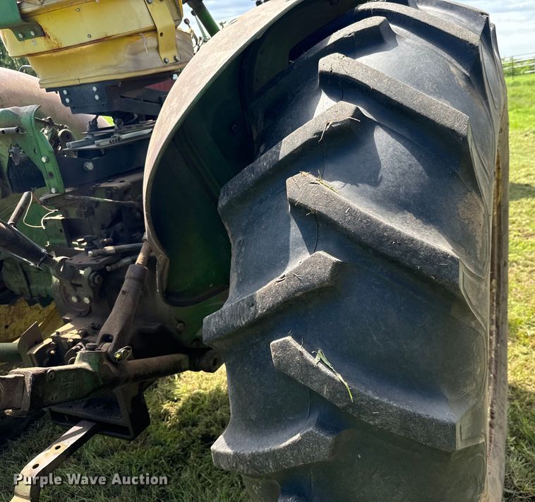 image for item MU9951 1962 John Deere  4010 tractor