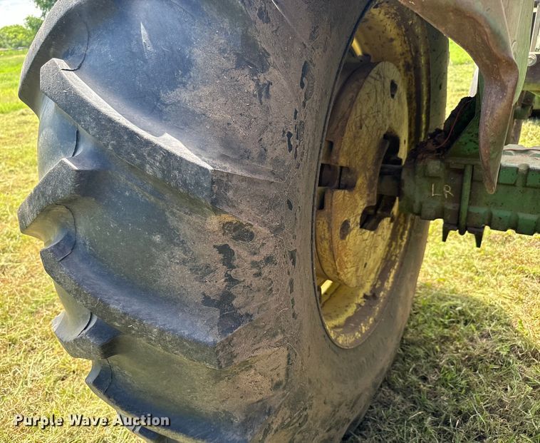 image for item MU9951 1962 John Deere  4010 tractor