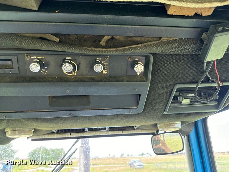 image for item MU9953 1991 Ford 8730 MFWD tractor