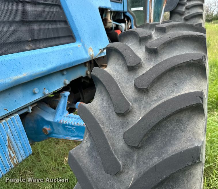 image for item MU9953 1991 Ford 8730 MFWD tractor