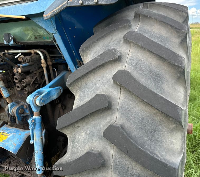 image for item MU9953 1991 Ford 8730 MFWD tractor