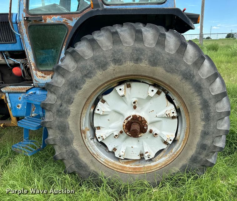 image for item MU9953 1991 Ford 8730 MFWD tractor