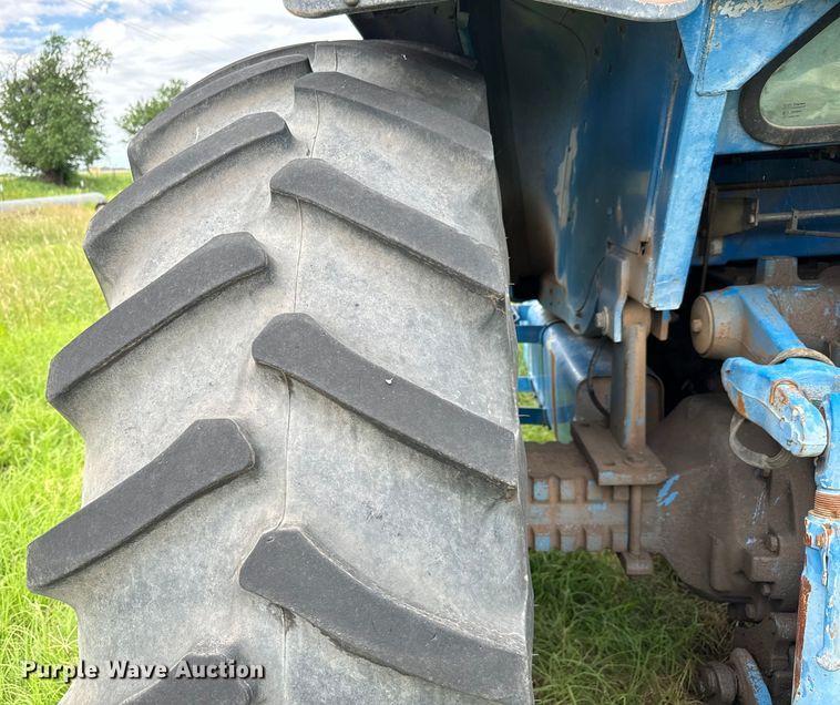 image for item MU9953 1991 Ford 8730 MFWD tractor
