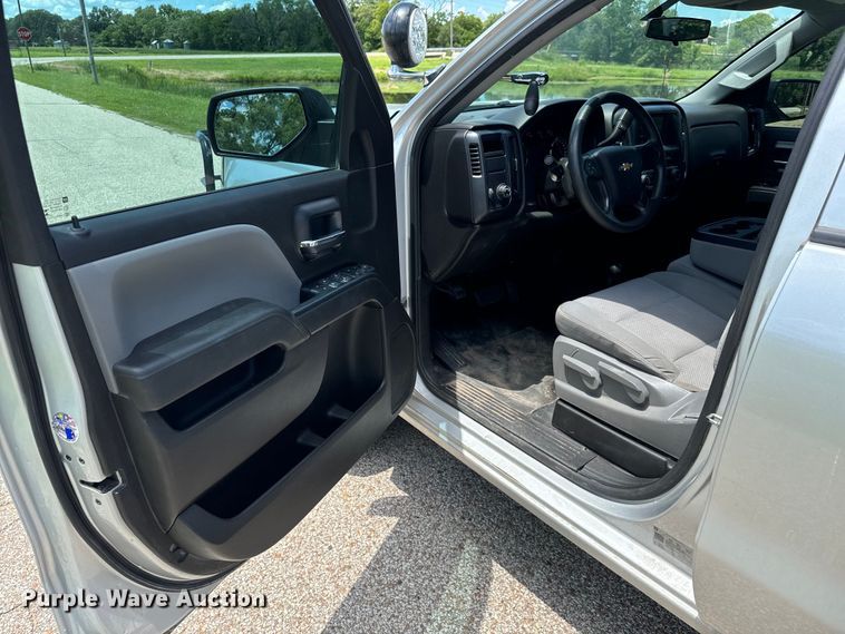 image for item MU9954 2018 Chevrolet Silverado 1500 Crew Cab pickup truck