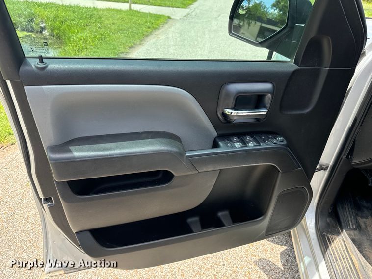 image for item MU9954 2018 Chevrolet Silverado 1500 Crew Cab pickup truck