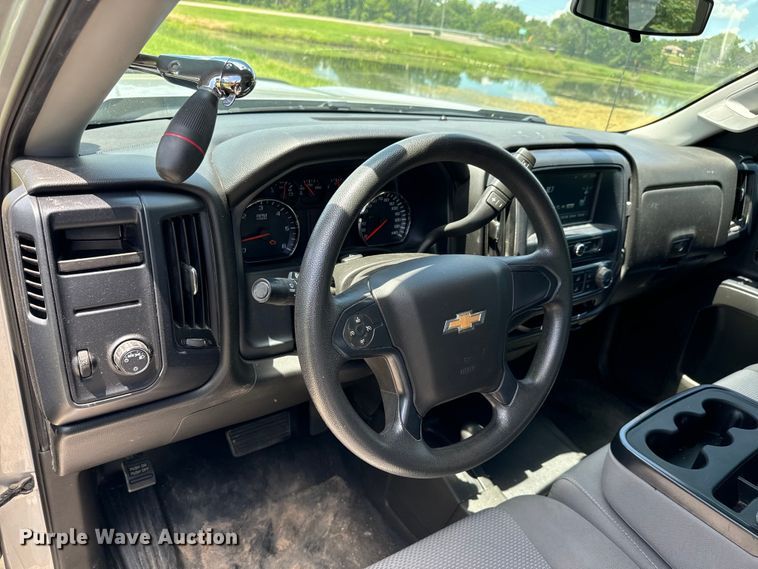 image for item MU9954 2018 Chevrolet Silverado 1500 Crew Cab pickup truck