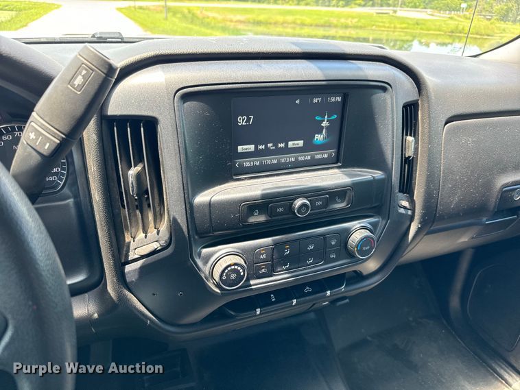 image for item MU9954 2018 Chevrolet Silverado 1500 Crew Cab pickup truck