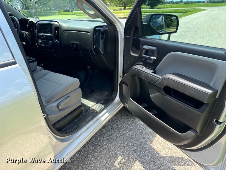 image for item MU9954 2018 Chevrolet Silverado 1500 Crew Cab pickup truck