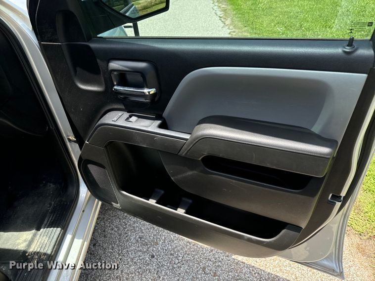 image for item MU9954 2018 Chevrolet Silverado 1500 Crew Cab pickup truck